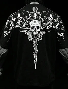 Camiseta de manga corta con cuello redondo, estampado de calavera y letras para hombre, camiseta de manga corta de poliéster casual adecuada para dep - Shein - FashionsVida