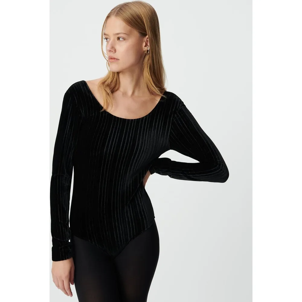 Camiseta_body de mujer plisado de terciopelo - IKKS - FashionsVida