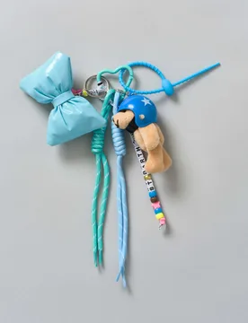 Portachiavi Funny Charm con fiocco imbottito azzurro e teddy - MC2 SAINT BARTH - FashionsVida