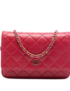 CC Quilted Lambskin Wallet on Chain - Chanel - FashionsVida