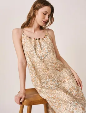 Vestido midi con estampado geométrico sin mangas y escote con detalle de piedras - Alma en Pena - FashionsVida