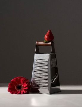 Grattugia da cucina in acciaio inox con manico - argento