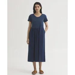 Vestido midi con bolsillos y cuello redondo