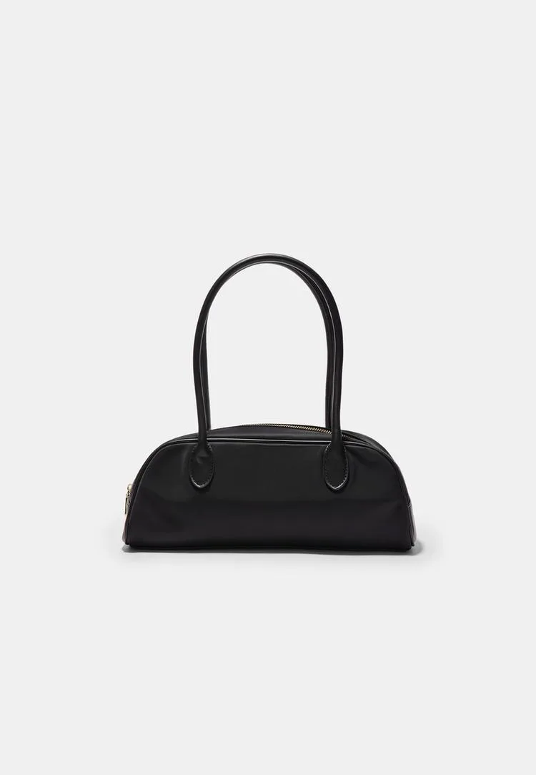 Bowlingtasche aus Nylon Schwarz OS - Stradivarius - FashionsVida