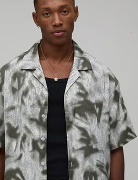 Men's Oversized Boxy Trippy Print Shirt Olive Size Medium Olive M - boohooMAN - FashionsVida