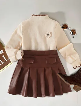 Conjunto de camiseta de cuello alto para niñas, top de punto ajustado de color contrastante con decoración floral 3D, combinado con minifalda de PU, - Shein - FashionsVida