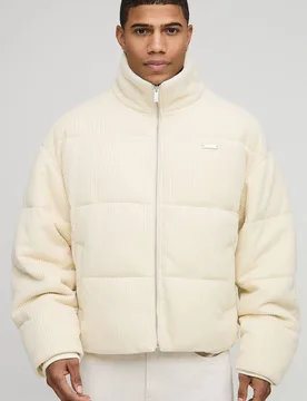 Herren Kastige Gestrickte Stehkragen Pufferjacke Ecru Größe XS - boohooMAN - FashionsVida