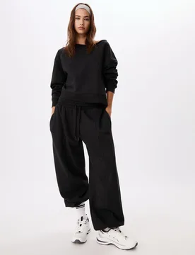 Basic Sweatshirt mit Off-Shoulder Schwarz L - Stradivarius - FashionsVida