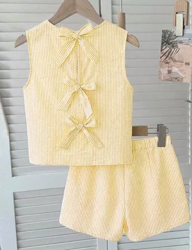 Conjunto de top de tirantes con espalda de mariposa y shorts a rayas de estilo casual de vacaciones para niñas preadolescentes, top de tirantes con c - Shein - FashionsVida