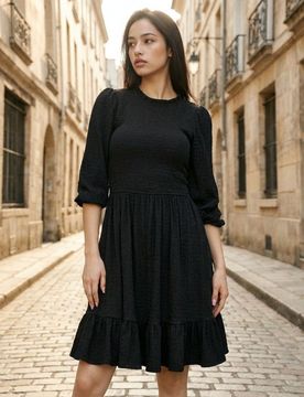 Abito con pieghe e volant - nero