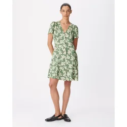 Vestido corto satinado con estampado de hojas