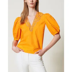 Blusa de mujer de popelina con bordado inglés