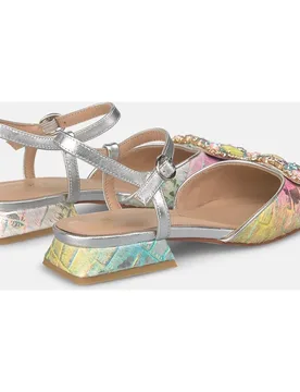 Mules planos de mujer en piel efecto fantasia con detalle joya frontal y pulsera al tobillo - Alma en Pena - FashionsVida