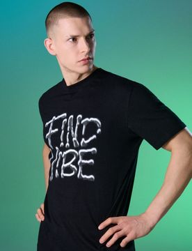 T-shirt in cotone con scritta Find Vibe - nero