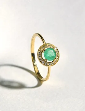 Anillo de oro con diamante y esmeralda - El Corte Inglés - FashionsVida