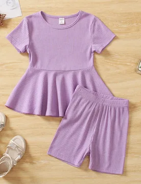 Chica Joven Shorts con camiseta tejido de canalé peplum - Shein - FashionsVida