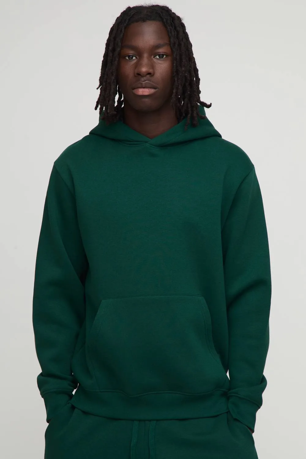 Herren Basic Regular Fit Kapuzenpullover zum Überziehen Forest Größe Medium - boohooMAN - FashionsVida