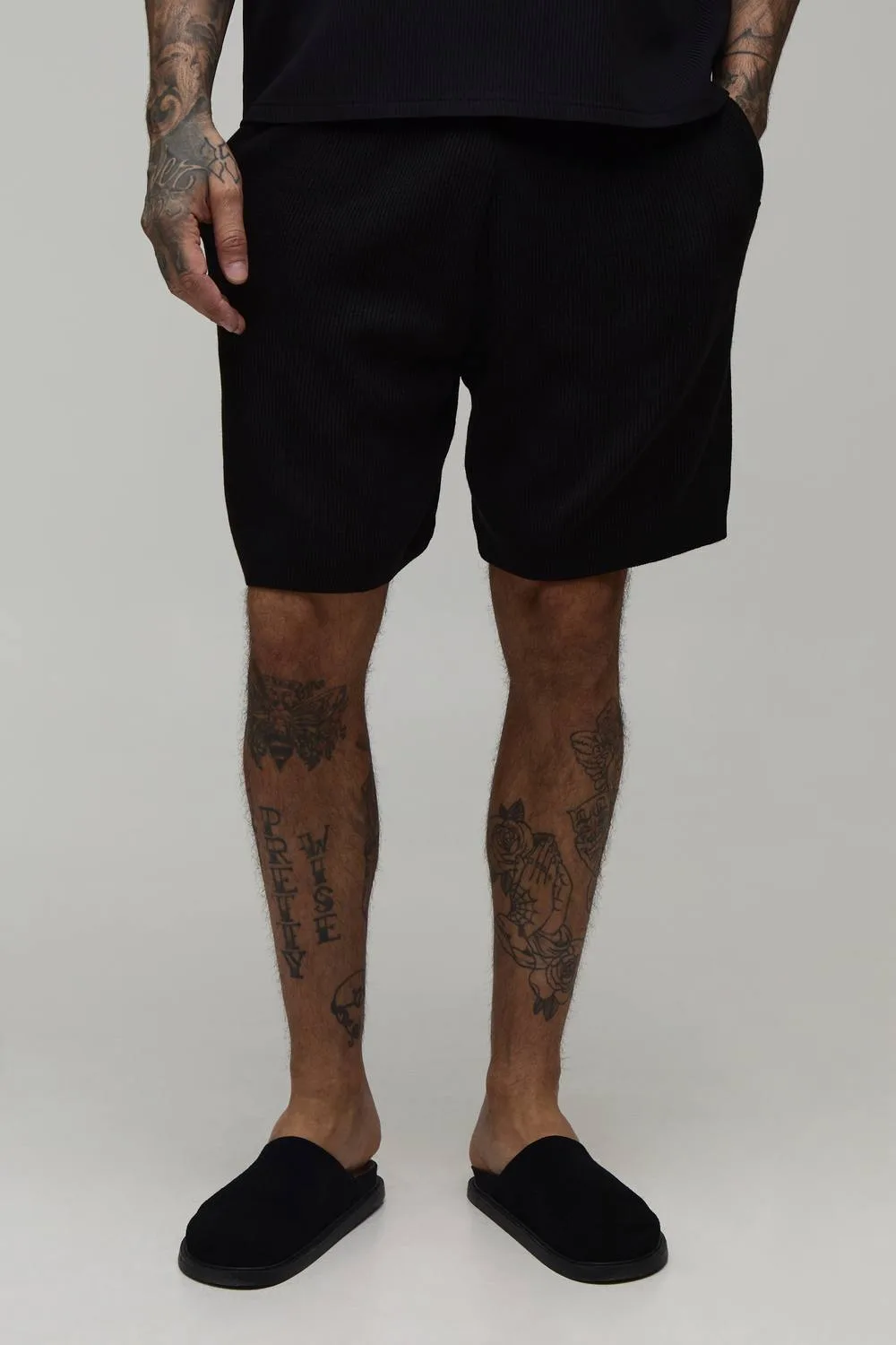 Herren Tall Entspannte Gerippte Gestrickte Shorts Black Größe Medium - boohooMAN - FashionsVida