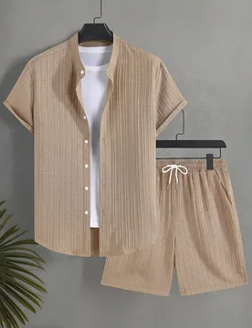 Conjunto de camisa de manga corta de un solo pecho con bolsillo y pantalones cortos de unicolor - Shein - FashionsVida