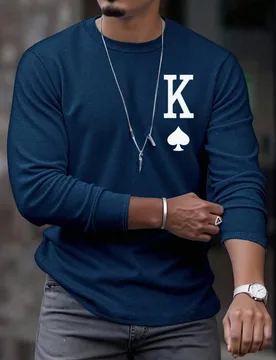Camiseta de manga larga con cuello redondo, casual y versátil con elemento de naipe de moda para hombres, camiseta de manga larga con gráfico de rey - Shein - FashionsVida