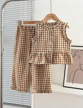 Set de 2 piezas de chaleco y pantalones a cuadros con adorno floral para niña, para verano - Shein - FashionsVida