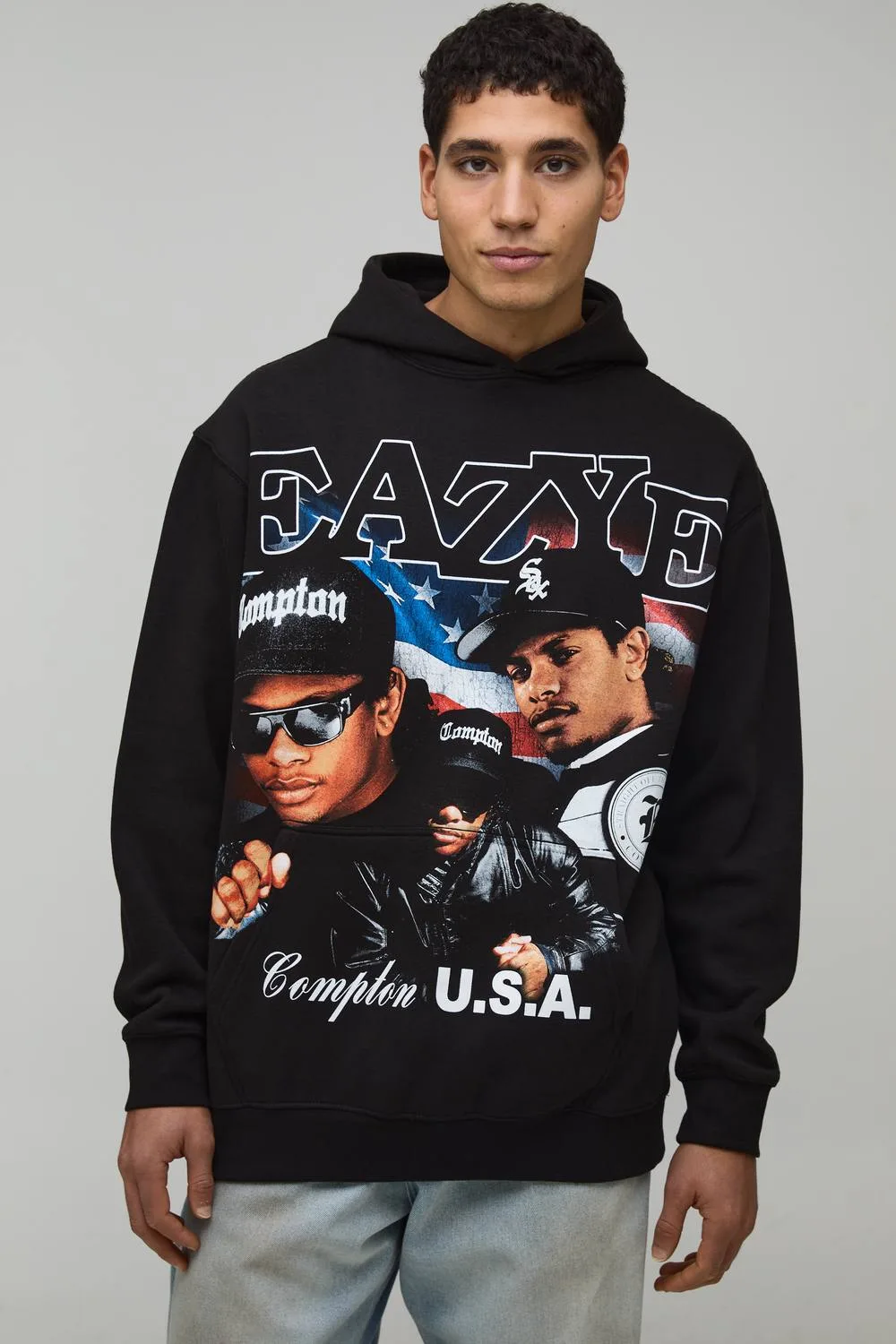 Herren Oversized Eazy-E Lizenz-Print Hoodie Sweatshirt Black Größe 2XL - boohooMAN - FashionsVida