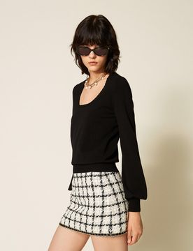 Pull ajusté avec détails au crochet
