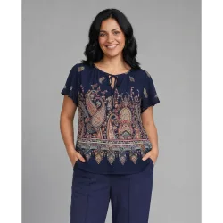 Blusa estampada cuello redondo anudado. manga corta