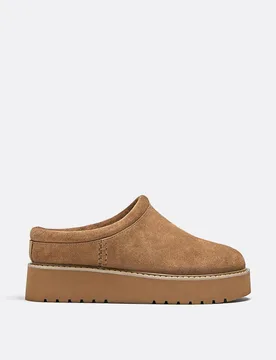 Flache Clogs aus Leder BEIGE 41 - Stradivarius - FashionsVida