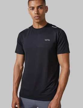 Herren Herren Active Engineered Performance Regular Fit T-Shirt Black Größe Large - boohooMAN - FashionsVida