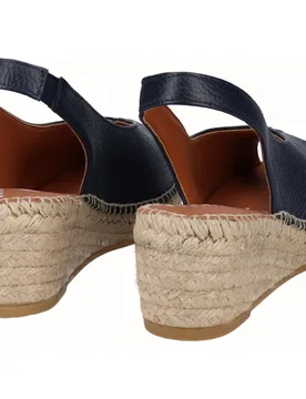 Sandalias de cuña Yuteflex de mujer de piel con escote pico - Viguera - FashionsVida