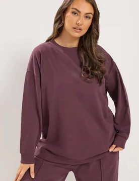 Women's Crew Neck Sweatshirt in Burgundy Size: 10-12 - Burgundy - Size: 10-12 - Yours - FashionsVida