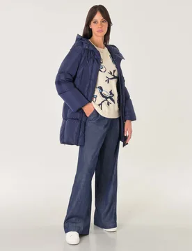Giaccone imbottito blu in piuma d'oca in taffetà antigoccia con cappuccio e aperture a cerniera lungo i fianchi - Max Mara - FashionsVida