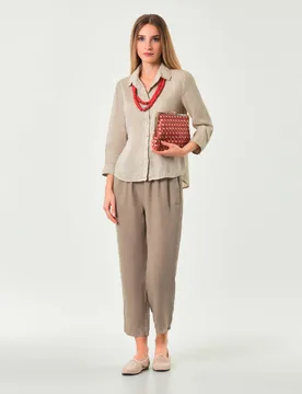 Pantaloni color fango in lino a gamba dritta dal taglio cropped con coulisse interna - Puro Lino - FashionsVida