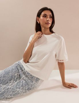 T-shirt tinta unita in cotone con volant sulle maniche - panna