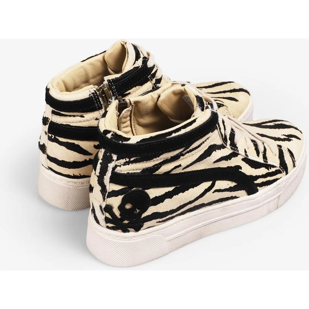 Zapatillas altas de mujer abotinadas animal print - Scalpers - FashionsVida
