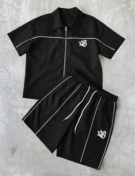 Estilo callejero joven, conjunto de camisa de hombre de talla grande con diseño lateral blanco y estampado de letra gótica - Shein - FashionsVida