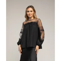 Blusa de mujer de gasa con mangas y hombros de tul