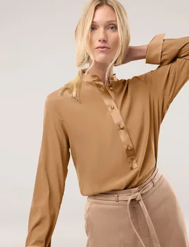 Polo Bluse aus Seide, #noch offen: Größenlauf, Farbe Beige, 52, edle Seide bequem, da elastisch Damen - Walbusch - FashionsVida