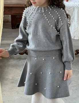 Set de 2 piezas con suéter ajustado de cuello redondo de color liso y minifalda para niña - Shein - FashionsVida