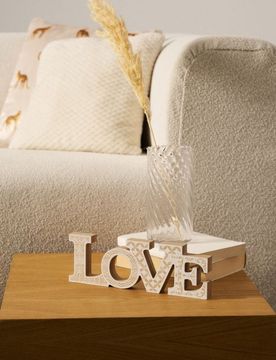 Decorazione da appoggio a forma di scritta LOVE - beige