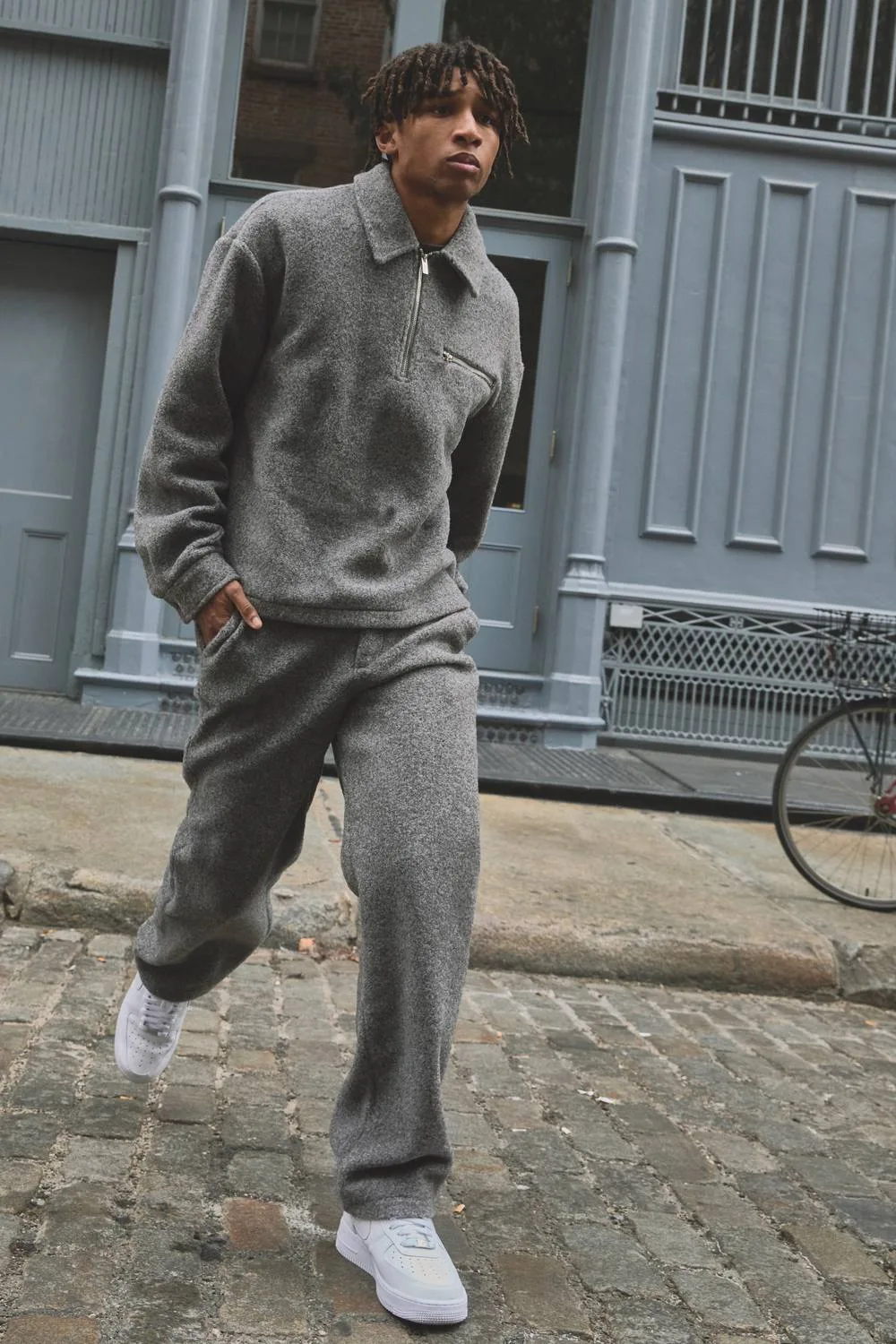 Herren Entspannte Bouclé-Hose mit elastischem Bund Grey Größe Large - boohooMAN - FashionsVida