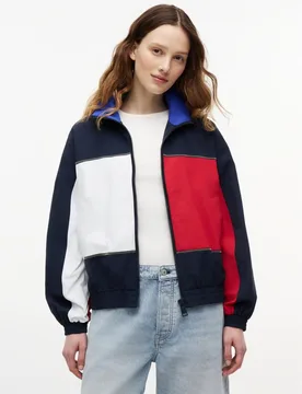 Chaqueta de mujer tipo cortavientos y con diseño grande de bandera - Tommy Jeans - FashionsVida