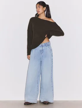Asymmetrischer Strickpullover Braun S - Stradivarius - FashionsVida