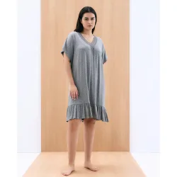 Camisón de mujer de cuello pico de topos