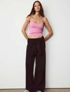 Basic Trägershirt Kaugummirosa S - Stradivarius - FashionsVida