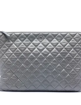 Large Quilted Metallic Lambskin O Case Clutch - Chanel - FashionsVida