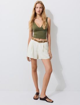Fließende Shorts mit Gürtel Ecru 32