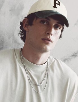 Cappello Con Ricamo P