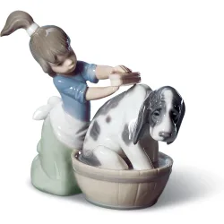 Figura decorativa Lavando al perro